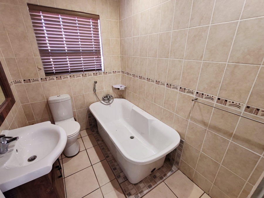 4 Bedroom Property for Sale in Grimbeeck Park North West